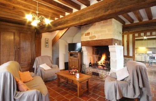 Crouttes House | Maison de caractère à Crouttes avec cheminée, animaux acceptés et WiFi - FR-1-497-19