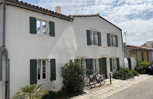 Ars-en-Re House | Maison de Charme Centre Village