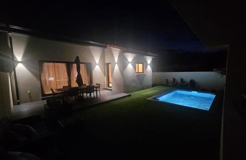 Thuir House | Maison de vacances familiale avec piscine