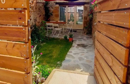 Vic-le-Comte House | Maison de Village F2 60m² Avec Cour Fermée