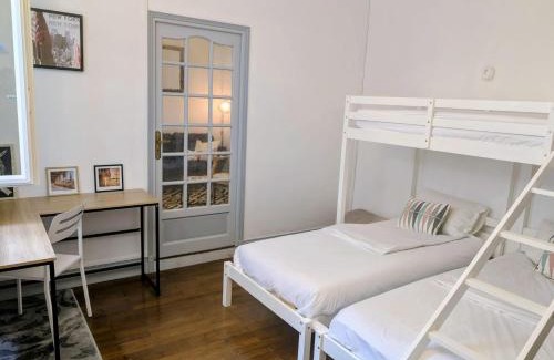 Saumur Apartment | Maison de ville avec Cour A 2 min centre ville de Saumur