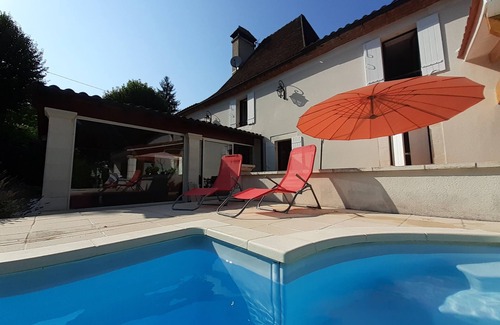 Eyliac House | Maison familiale de campagne au bord d'une rivière avec piscine