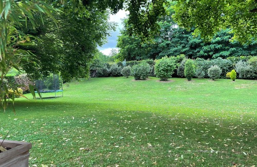 Latresne House | Maison Familiale Dans un Havre de Paix