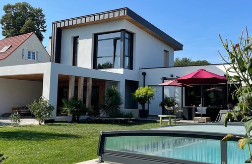 Grandchamp-des-Fontaines House | Maison de Famille Avec Piscine