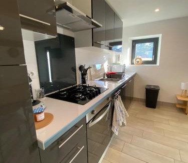 Chamboulive Apartment | Maison Gîtes de l'étang caché