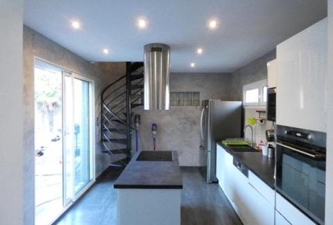 Buers Villa | Maison moderne et spacieuse avec piscine