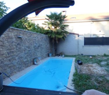 Buers Villa | Maison moderne et spacieuse avec piscine