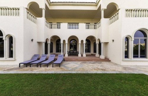 Palm Jumeirah Villa | Maison Privee Private Pool and Beach Access Villa w/Cinematic Vws