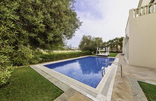 Palm Jumeirah Villa | Maison Privee Private Pool and Beach Access Villa w/Cinematic Vws