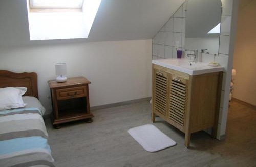 Urcay House | Maison rénovée proche de la rivière, animaux admis, grand jardin - FR-1-489-128