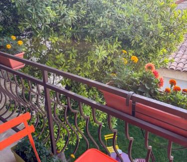 Aigues-Mortes Medieval City Bed & Breakfast | Maison sol en ciel Petit Dejeuner et Parking inclus