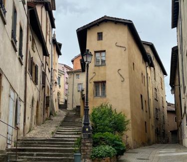 Trevoux Apartment | Maisonnette d'Artiste au cœur des ruelles médiévales