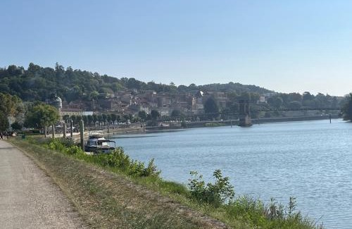 Trevoux Apartment | Maisonnette d'Artiste au cœur des ruelles médiévales