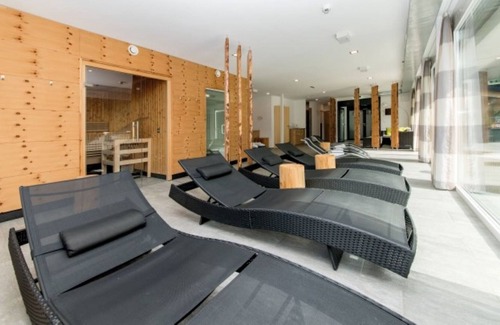Klosterle Apartment | Majestic apartment in Klösterle with sauna on the Arlberg Met Terras