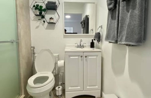 Hialeah House | Majestic Hideaway/5 minutes away from Airport