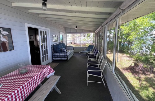 Town of Benton Cottage | Make memories - located on Seneca Lake 8 miles south of Geneva