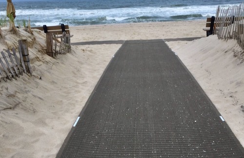 Ocean Beach I House | Make this your summer cottage. Sweet little bungalow one block from beach.