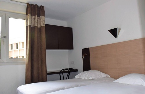Sud Hotel | Making The Best Memories Along The Way! Outdoor Pool, Pets Are Welcome!