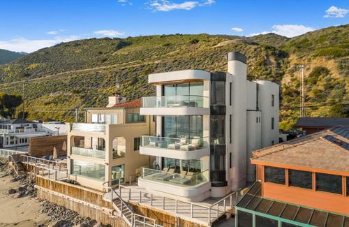 Eastern Malibu Villa | Malibu Oasis - Architectural Masterpiece with Beachfront Oasis