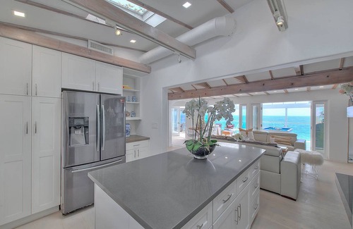Eastern Malibu Villa | Malibu On The Beach!5 BEDROOMS! 4 KING BEDS!1WK 12K!100 5 Stars on other sites!
