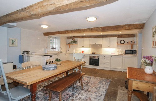 Bishops Castle Cottage | MALT HOUSE, family friendly, with a garden in Bishop's Castle