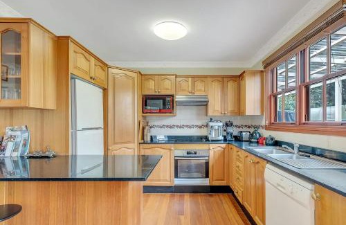 Blackheath House | Malvern Cottage Retreat Pet Friendly