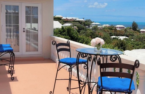 Hamilton Parish Bed & Breakfast | Manders Estate Ocean View Bed & Breakfast - Wake Up to Paradise