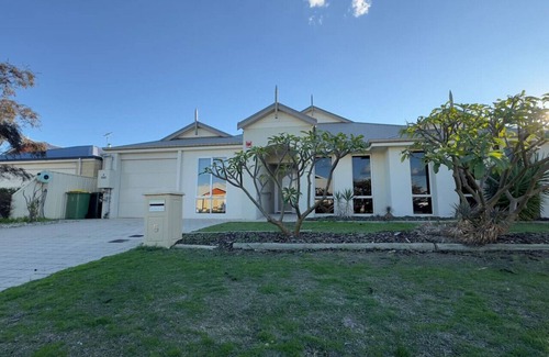 Dudley Park House | Mandurah Four Bedroom Guesthouse
