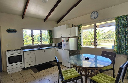 Ngatangiia Cottage | Mango Cottage with A/C, Unlimited Wifi, Plunged pool