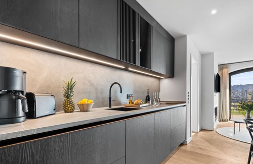 List Apartment | Manhattan Suit – New Luxury Spread Across 2 Floors with Finnish & Infrared Sauna