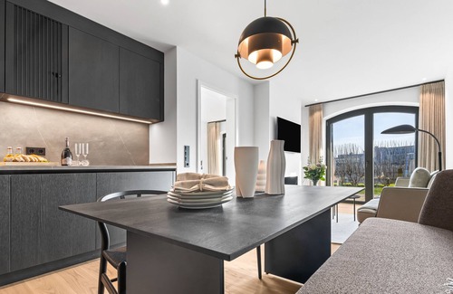 List Apartment | Manhattan Suit – New Luxury Spread Across 2 Floors with Finnish & Infrared Sauna