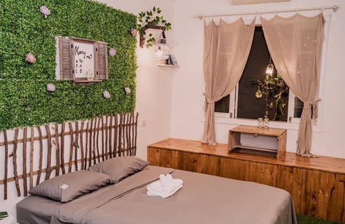 Thuy Khue House | Manmo Nha Minh Homestay