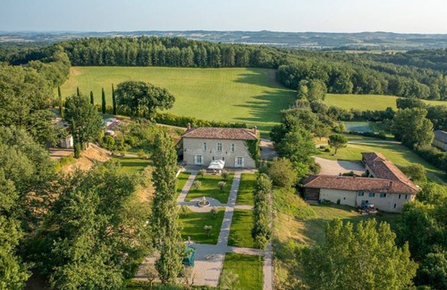 Damiatte Villa | Manoir Des Prairies - Ten Bedroom Villa, Sleeps 20