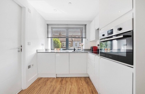 Harringay Apartment | Manor House Studio by MoreThanStays | Courtyard