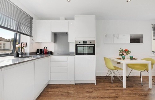 Harringay Apartment | Manor House Studio by MoreThanStays | Courtyard