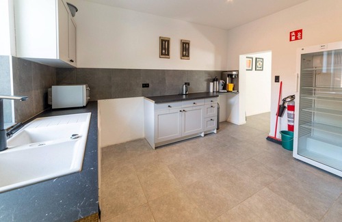 Buellingen Villa | Mansion with Pool & Bar