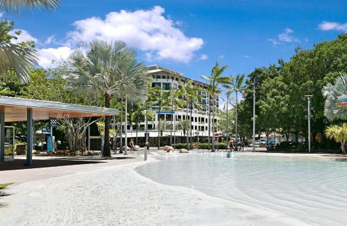Cairns Central Business District Hotel | Mantra Esplanade