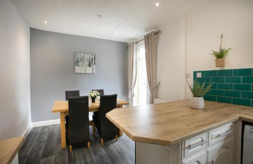 Wath upon Dearne House | Manvers House, Rotherham for contractors, Families, free parking, Spacious, WIFI etc