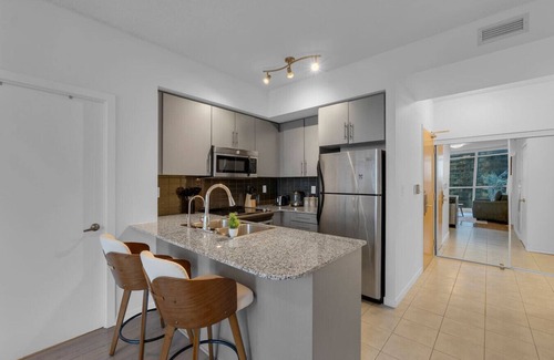 Toronto Entertainment District Hotel | Maple Leaf Stays - Rogers Centre - Scotiabank Arena