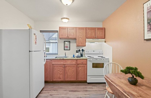 West Central Apartment | Maple Manor City Scene