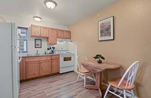 West Central Apartment | Maple Manor City Scene