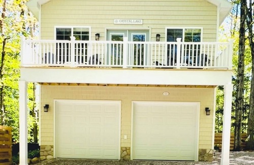 Beulah Cottage | Maple Nest Cottage-Carriage House- Crystal Lake