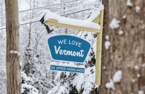 West Dover Ski Chalet | Maple Pine w Hot Tub Pool Table 3min to Mount Snow