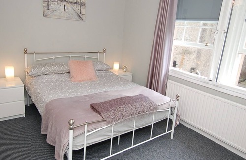 Dalavich Apartment | Mar Apartment Stirling. Close to Stirling Castle and town centre.
