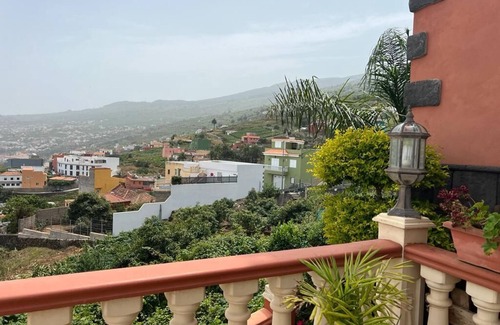 Santa Ursula Ski Chalet | Maravillosa Villa con viñedos a 5 min de puerto la Cruz
