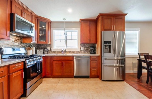 Northside House | Marbella Lane - 3BR UpprLvl | DTWN SJ | Ldry + P