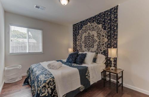 Union City House | @ Marbella Lane - Boho 'n Sleek Rtreat Pool Tble