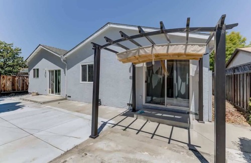 Union City House | @ Marbella Lane - Boho 'n Sleek Rtreat | Pool Tble