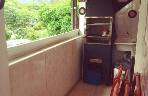 Maresias Ski Chalet | Maresias house near the beach with barbecue