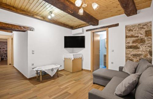 Livadia House | Maria's House with View in Kambos